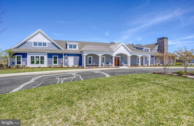 view of front of house with a front yard