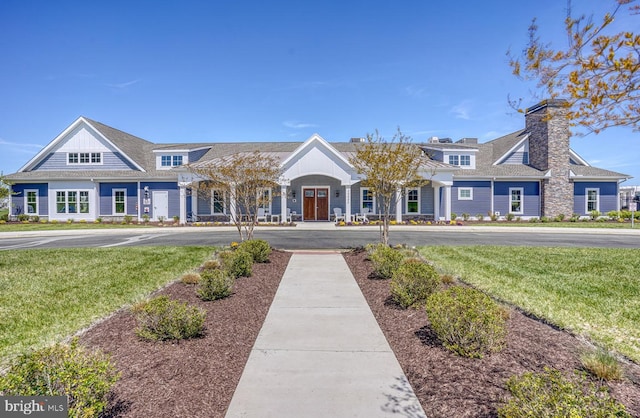 view of front of house featuring a front yard