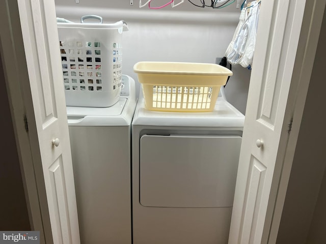 laundry room with washing machine and dryer