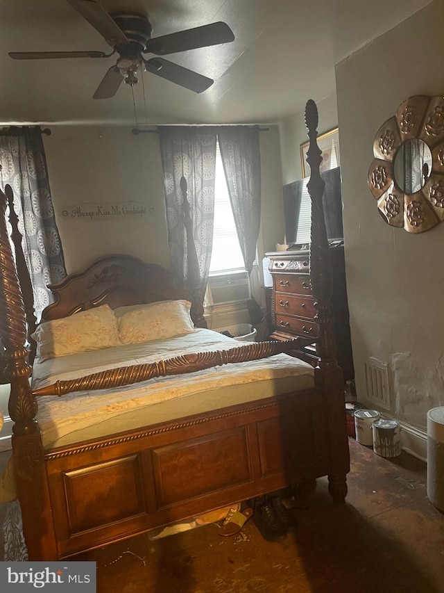 bedroom featuring ceiling fan