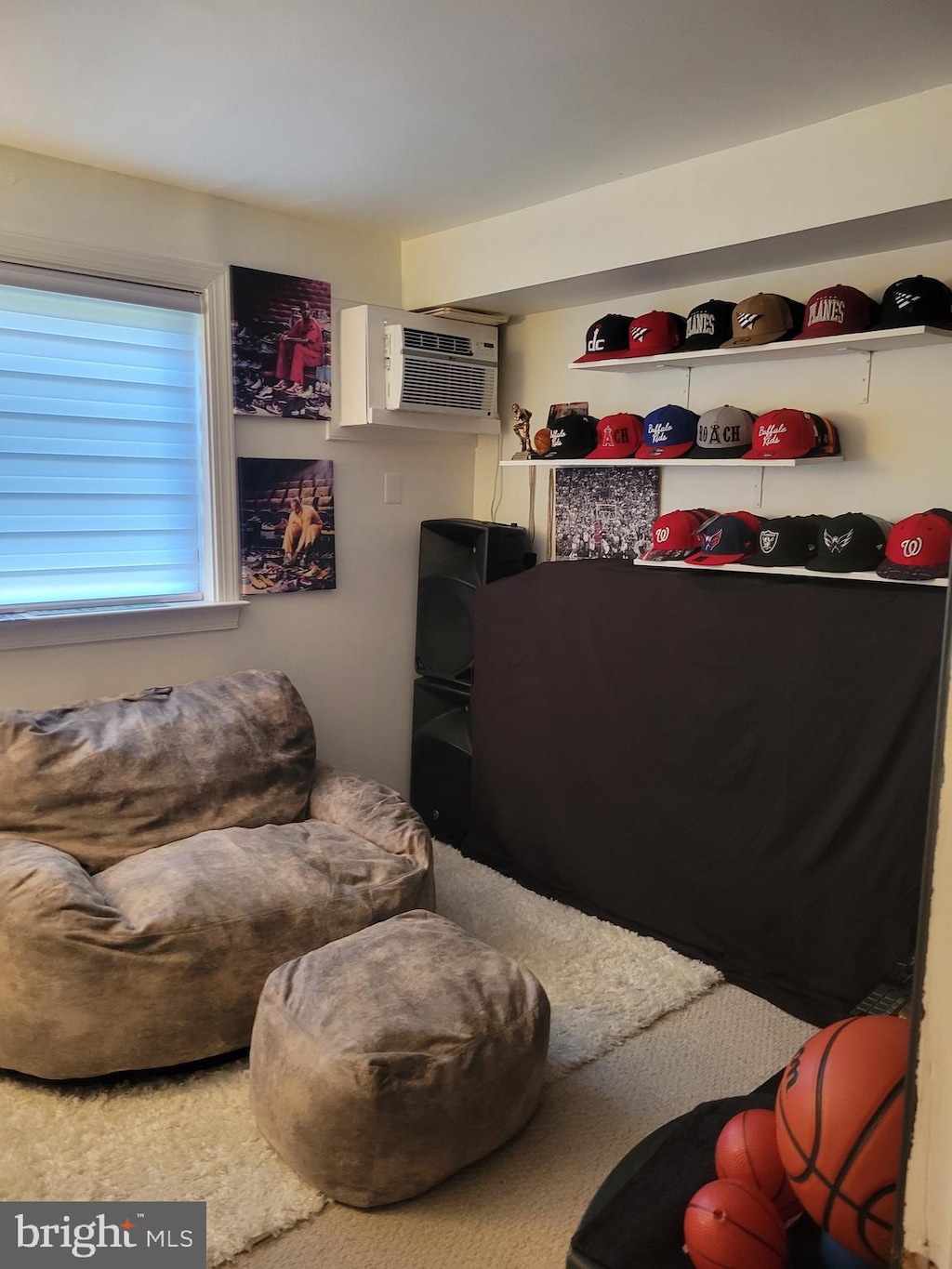 bedroom featuring a wall mounted AC