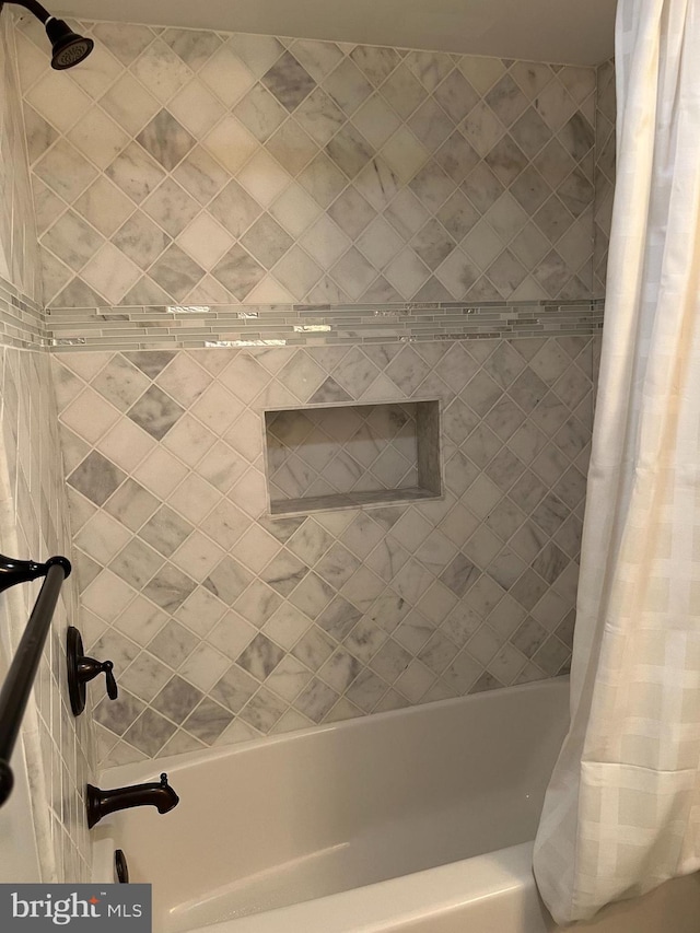 bathroom featuring shower / bath combo