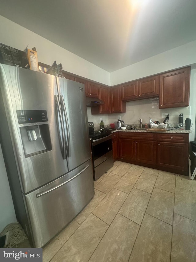 kitchen with stainless steel fridge with ice dispenser, sink, light tile floors, and electric range oven