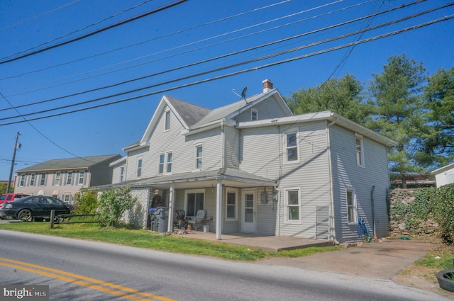 view of front of property with covered porch