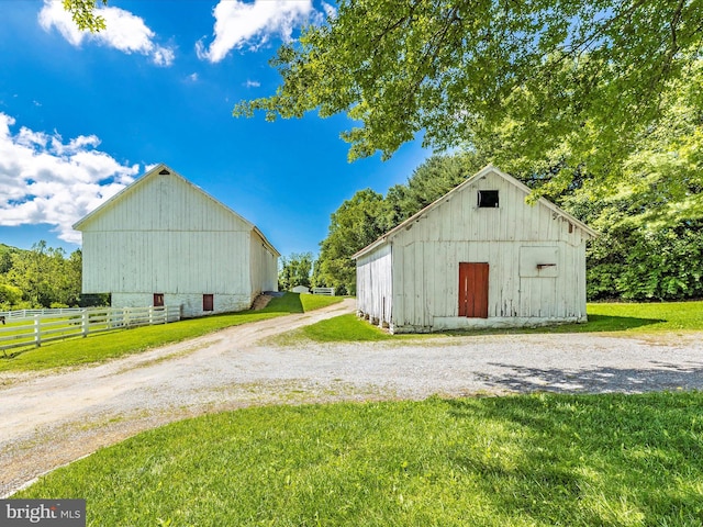 view of outdoor structure featuring a yard