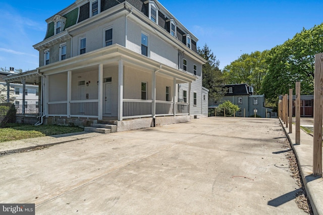 view of front of home with covered porch