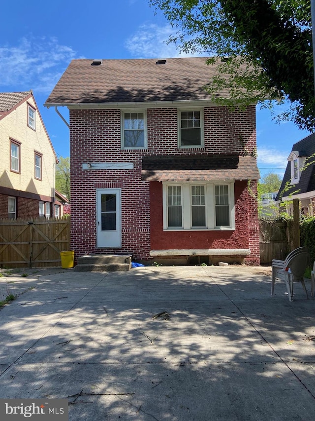 view of front of house featuring a patio