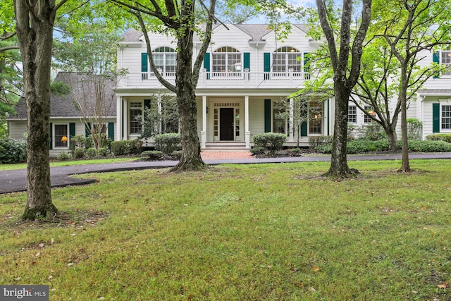 view of front of home with a front yard and covered porch