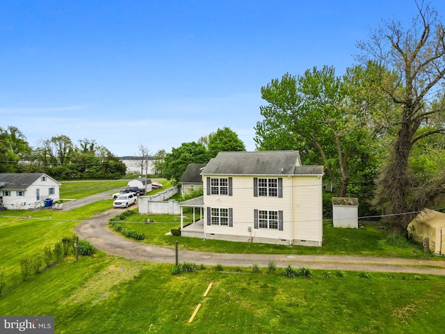 view of front of home featuring a front lawn