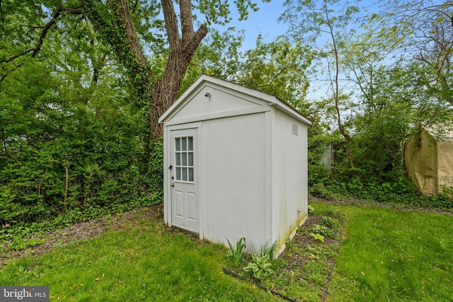 view of outdoor structure with a yard