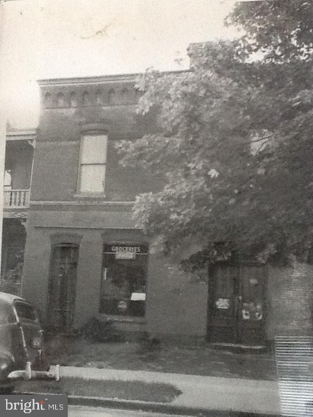 view of front of property with a balcony