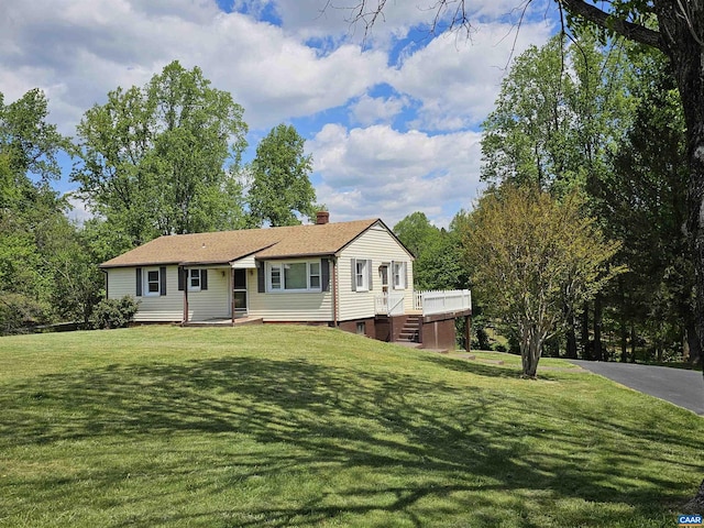 view of front of house featuring a front yard