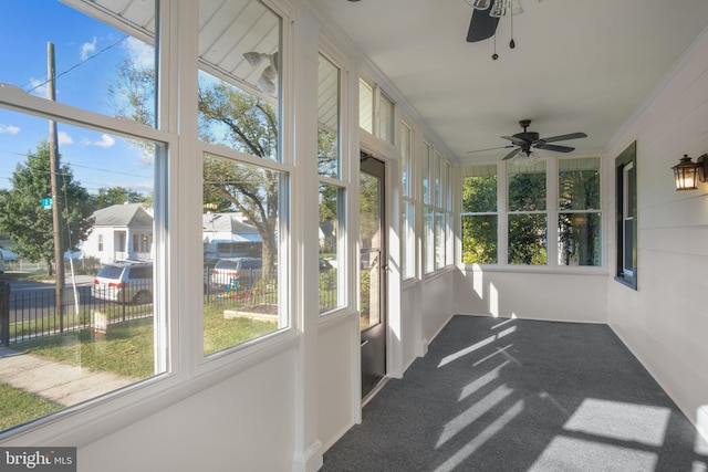 sunroom with ceiling fan