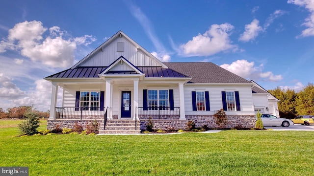 view of front of house featuring a front lawn and covered porch