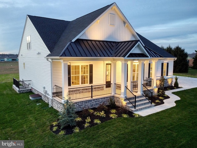 view of front facade with a porch and a front lawn