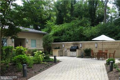 view of patio / terrace with an outdoor kitchen