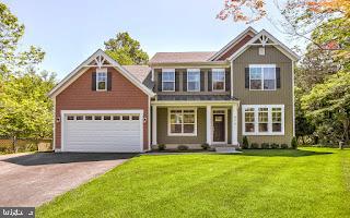 craftsman-style house featuring a garage and a front lawn