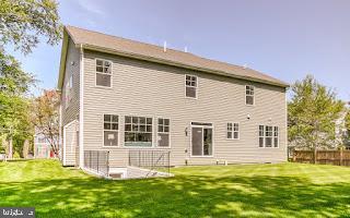 back of house featuring a yard