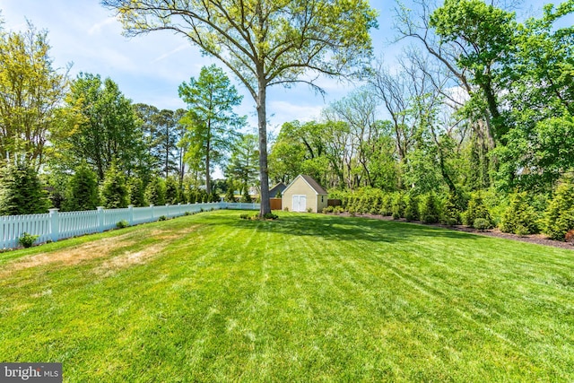 view of yard with a shed