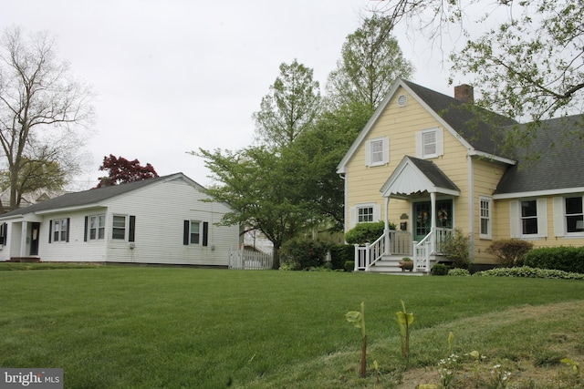 view of front of house featuring a front yard