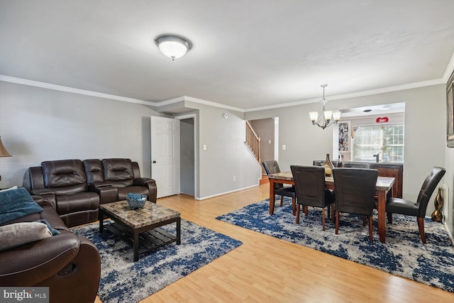 living room featuring hardwood / wood-style flooring, a notable chandelier, and crown molding