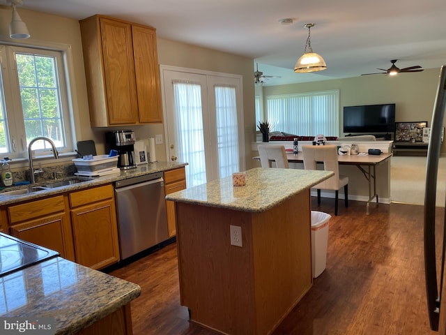 kitchen with dark hardwood / wood-style flooring, sink, stainless steel dishwasher, a kitchen island, and ceiling fan