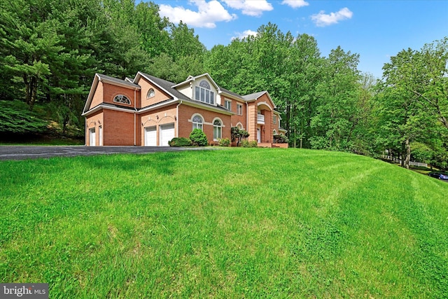 view of front of home featuring a garage and a front yard