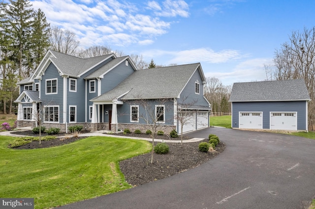 view of front of house featuring a front lawn and a garage