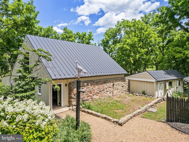 back of house with an outdoor structure