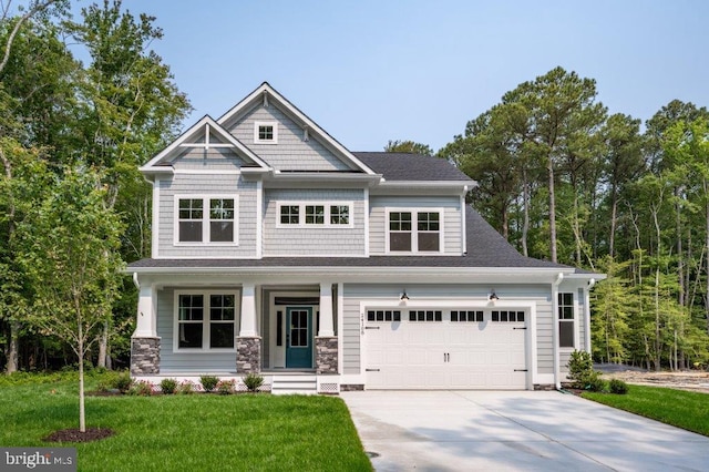 craftsman house featuring a front yard