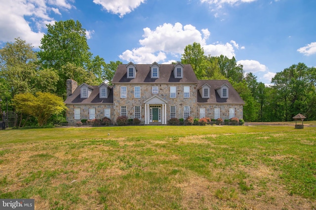 view of front of house featuring a front yard