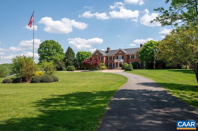 view of front of house featuring a front yard