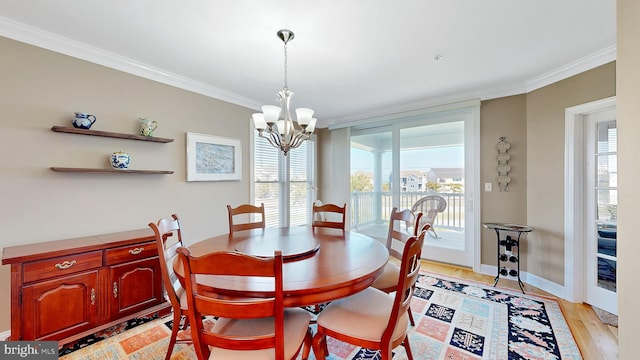 dining space featuring an inviting chandelier, light hardwood / wood-style flooring, a wealth of natural light, and crown molding