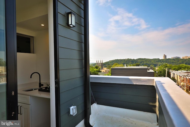 balcony with sink