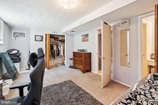 bedroom featuring carpet flooring and a closet