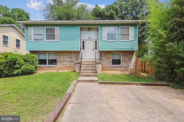 split foyer home with a front lawn