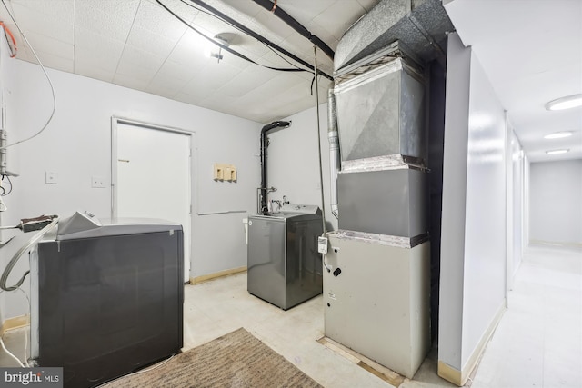 washroom featuring washing machine and clothes dryer