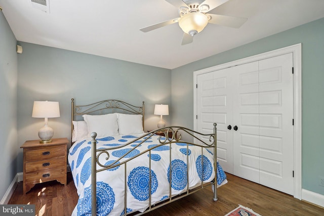 bedroom with dark hardwood / wood-style floors, ceiling fan, and a closet