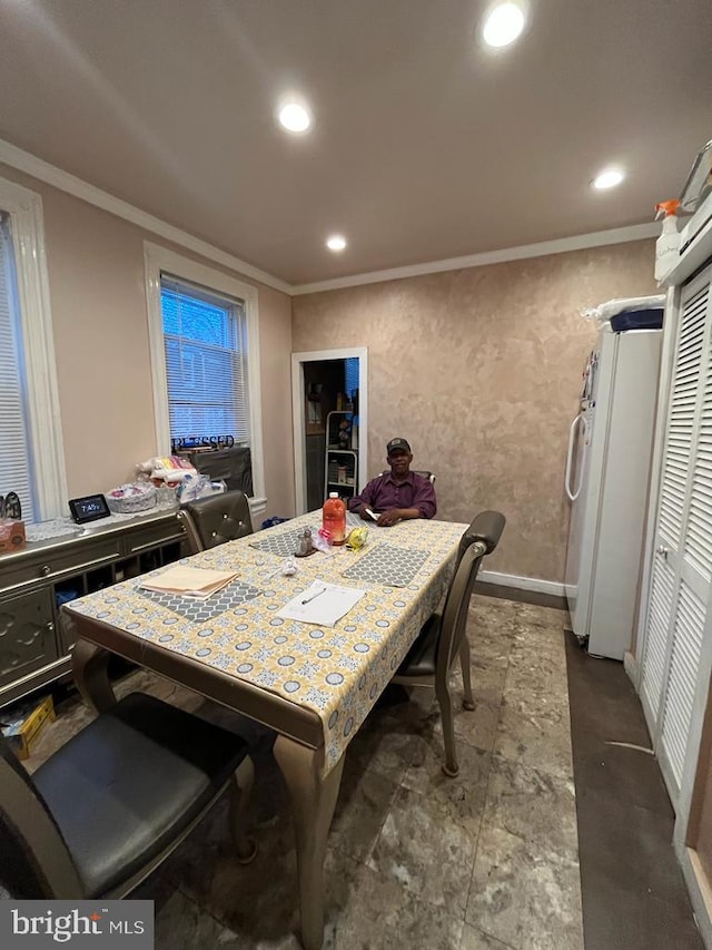 dining space with ornamental molding