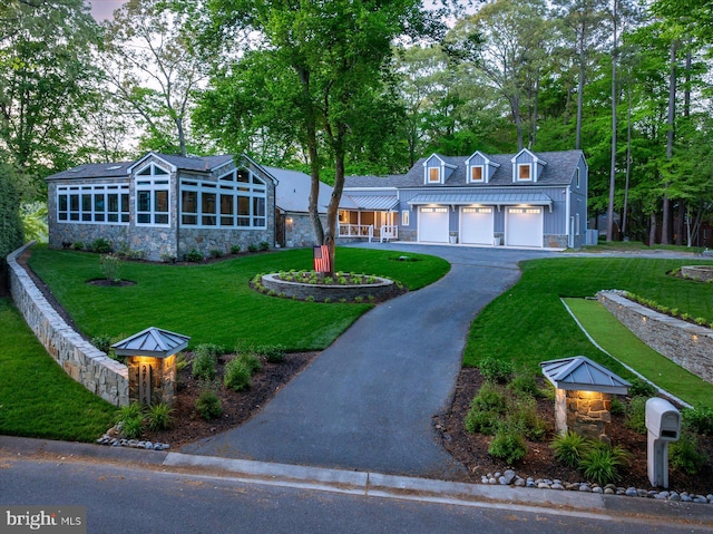 view of front facade featuring a front yard and a garage