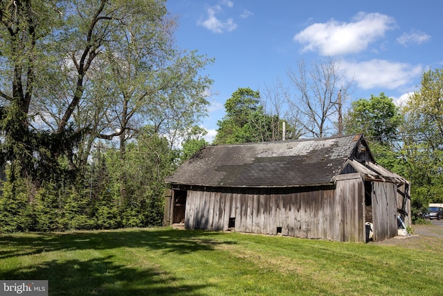 view of shed / structure with a lawn