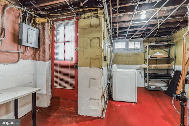 basement with washer / clothes dryer