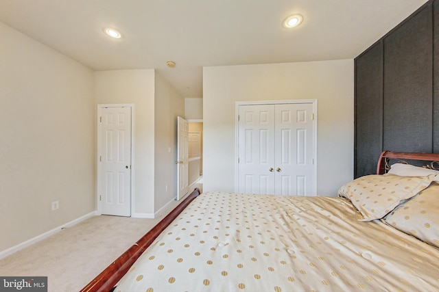 bedroom featuring carpet floors and a closet