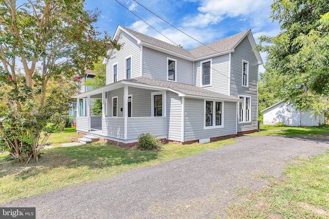 view of front of house featuring a porch and a front yard