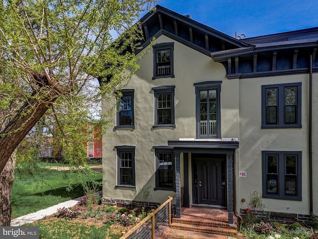 view of italianate-style house