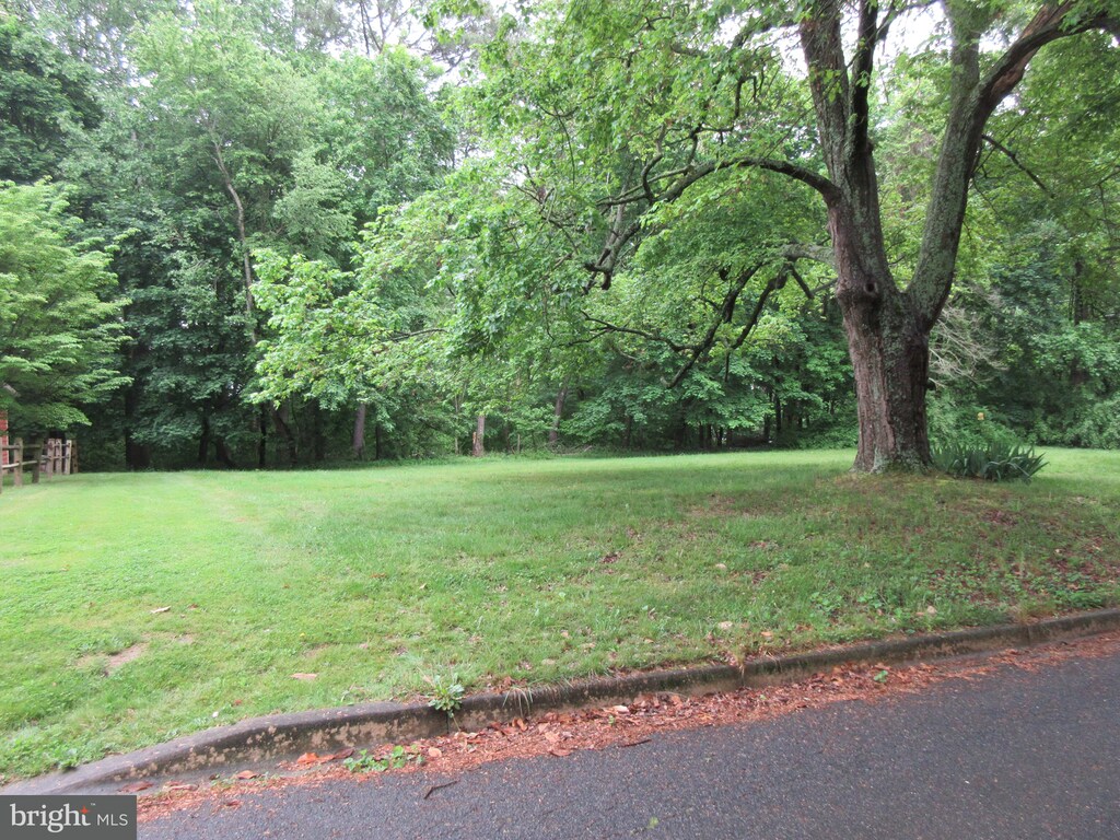 101 N Lexington Dr, Felton, DE 19943