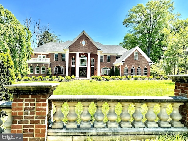 view of front of property with a front lawn