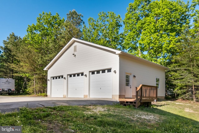 garage featuring a lawn