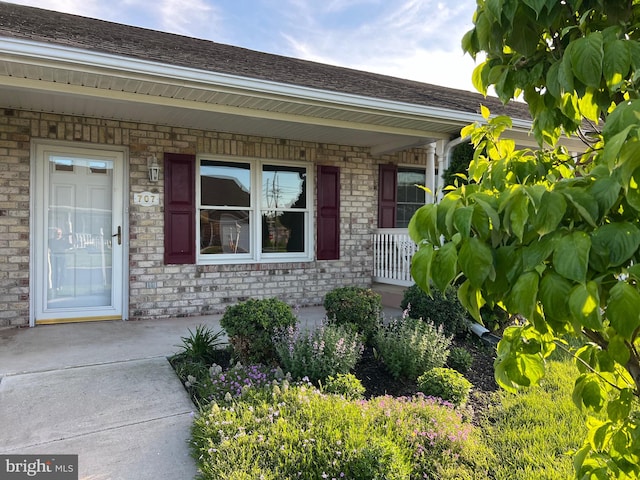 property entrance featuring covered porch