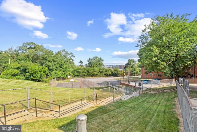 view of yard featuring a rural view